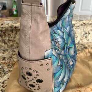 Anuschka medium size shoulder hobo.